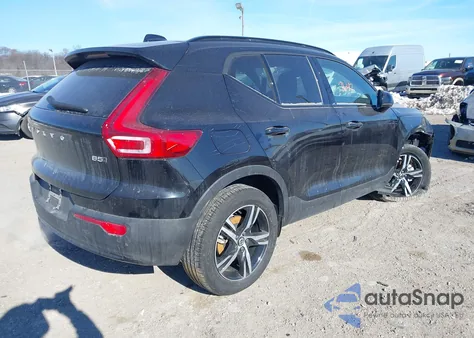 2024 Volvo Xc40 B5 Core Bright Theme/B5 Core Dark Theme z USA, uszkodzony, nr VIN YV4L12UK5R2324402